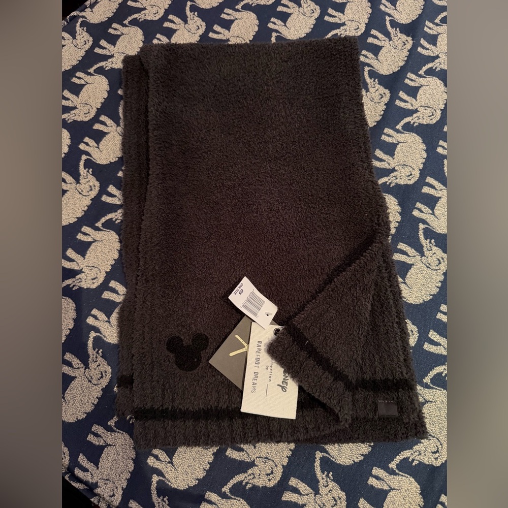 New NWT Barefoot Dreams Disney Mickey Mouse Knit Scarf, Winter for Men and Woman